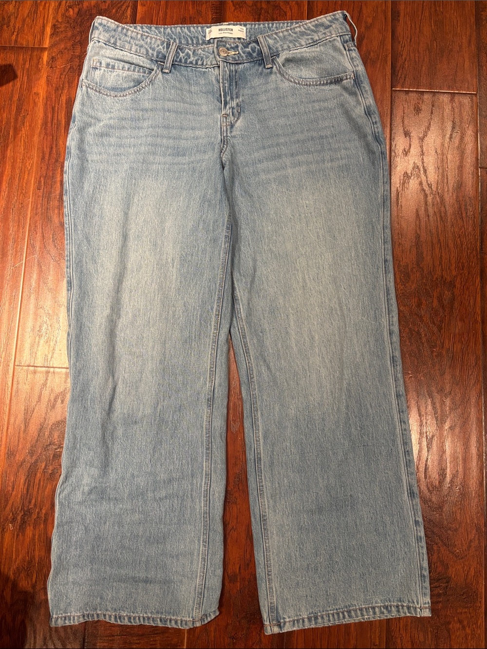Hollister- Low Rise BaggyJeans